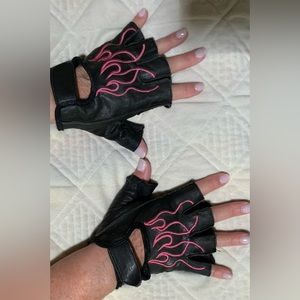 Ladies leather riding gloves